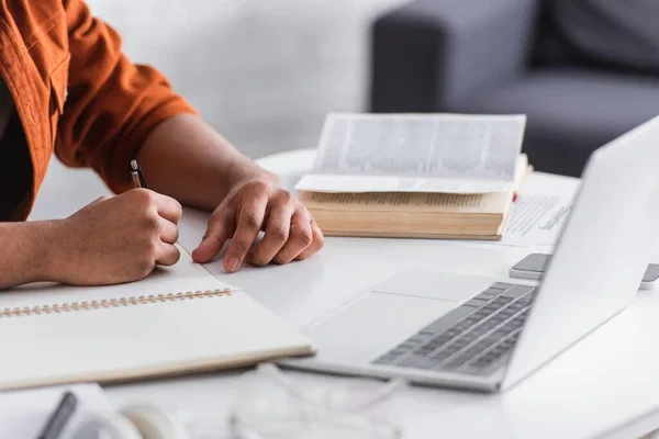 What Readers Think About Local Book Writing in Australia